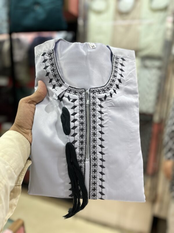 Omani Embroidered Thobe - Image 3