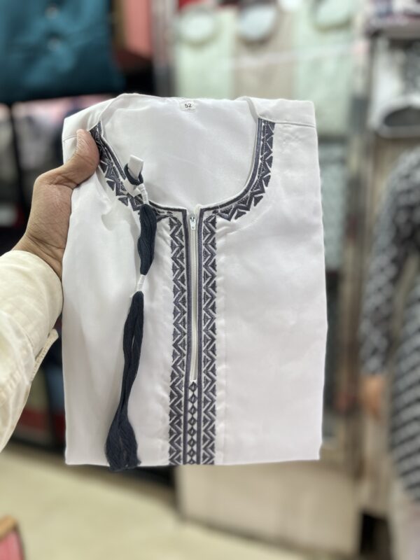 Omani Embroidered Thobe - Image 4