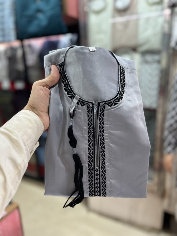 Omani Embroidered Thobe - Image 5